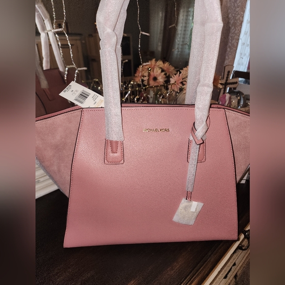 Michael Kors Pink BAG. NEW With Tag!!